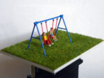 MEF P10630S Miniatuur Schommel met kinderen Schaal 1:87 (H0) - Afbeelding 2