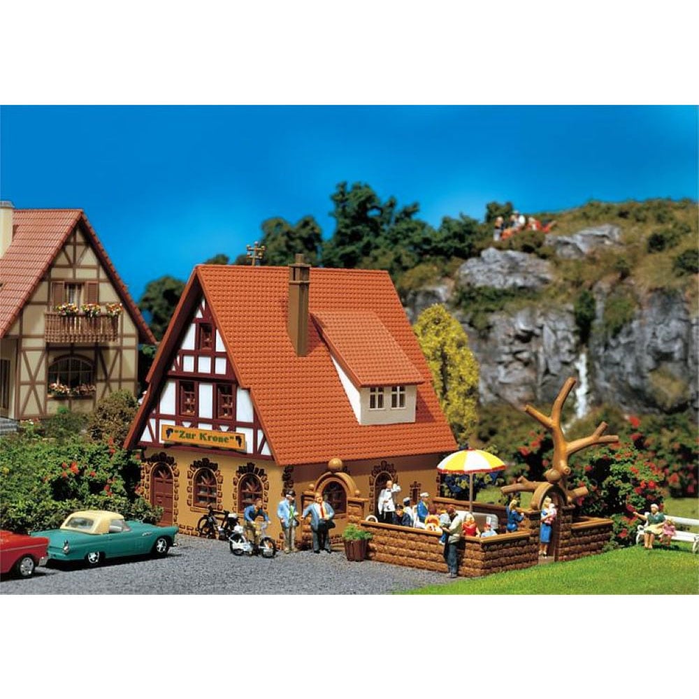 Faller-productnummer-FA130314-min.jpg Faller 130314 H0 Pension Zur Krone - Afbeelding 1